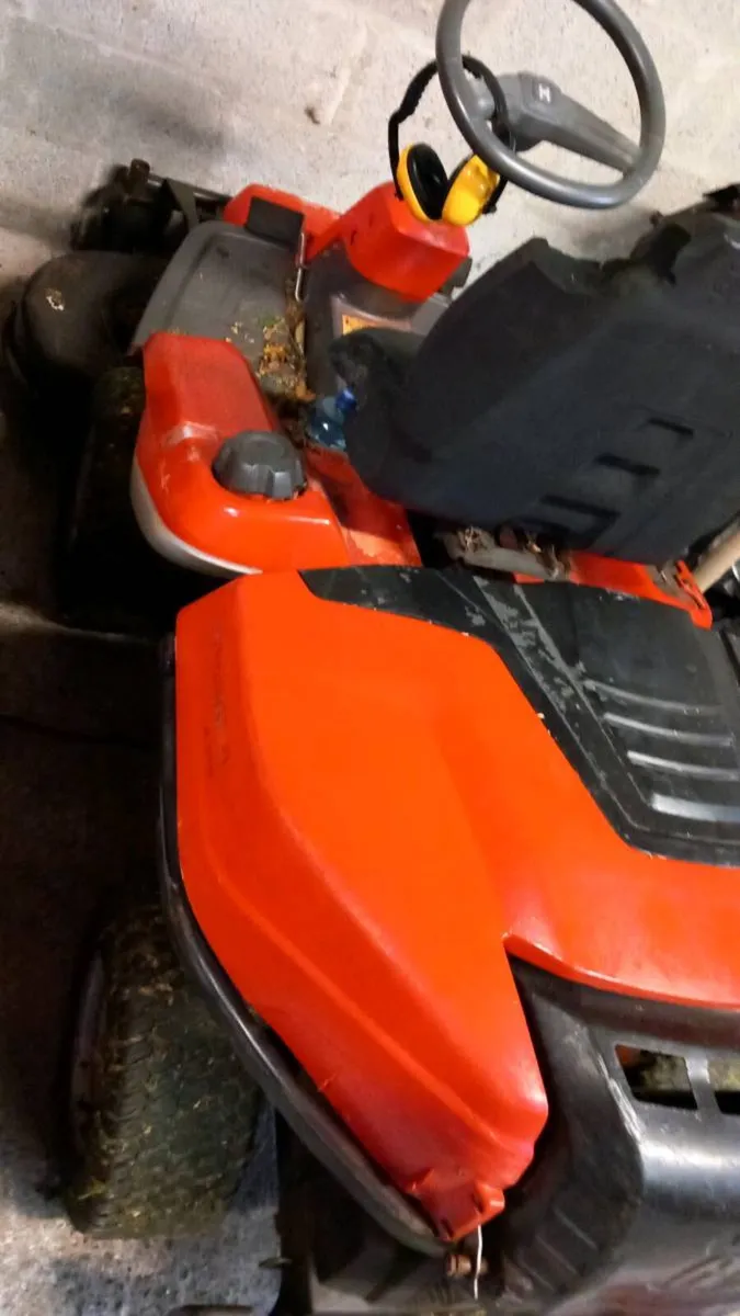 Husqvarna r318 Rider - Image 1