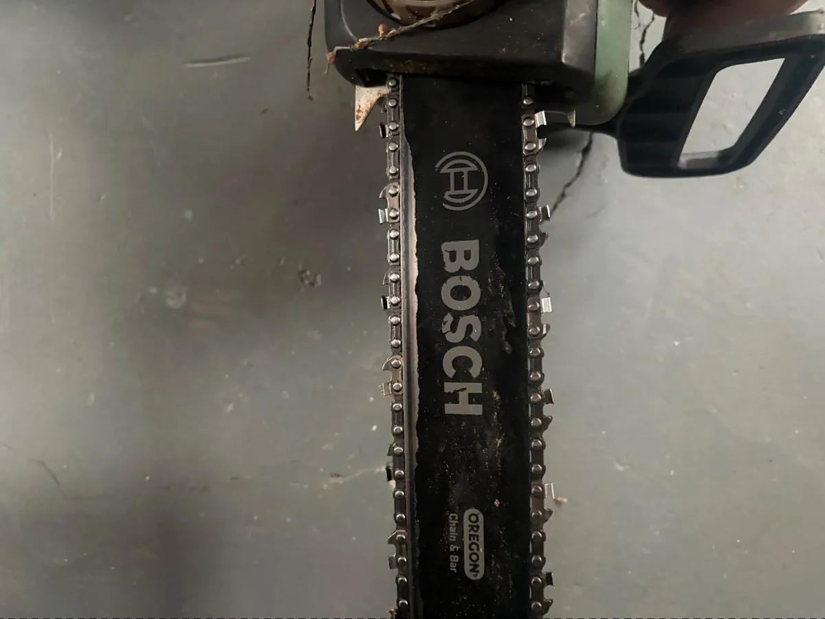 Lawn scarifier & chainsaw - Image 3