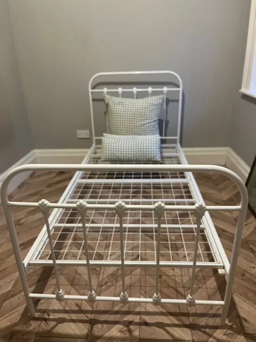 Bed - Image 1