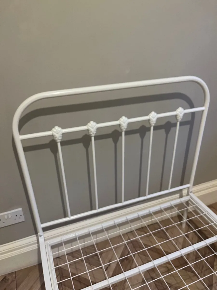 Bed - Image 3