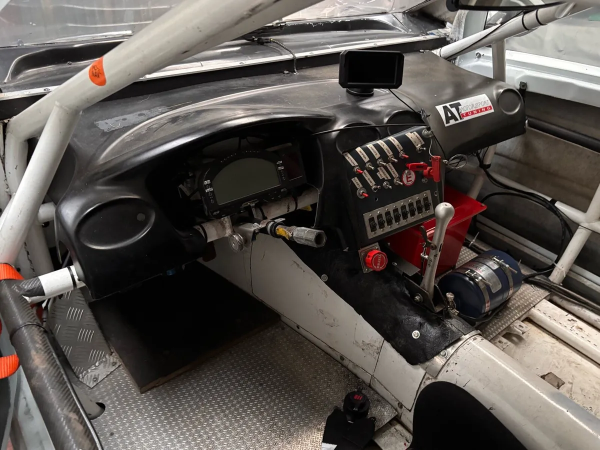 Race car - Image 4