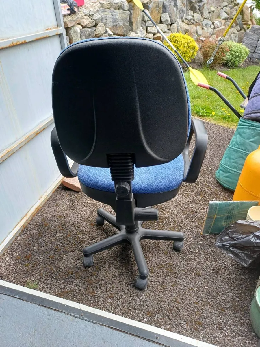 Office chair - Image 1
