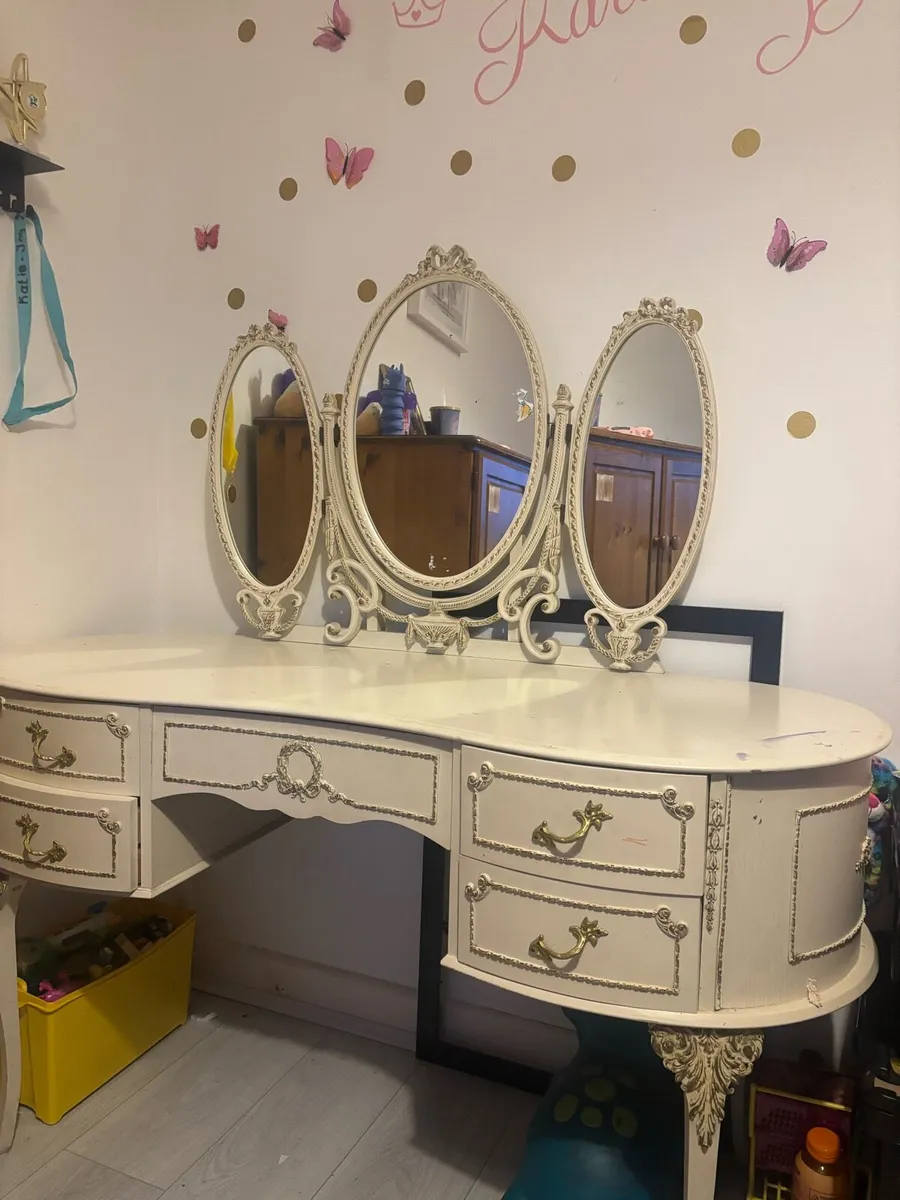 Dressing table - Image 1