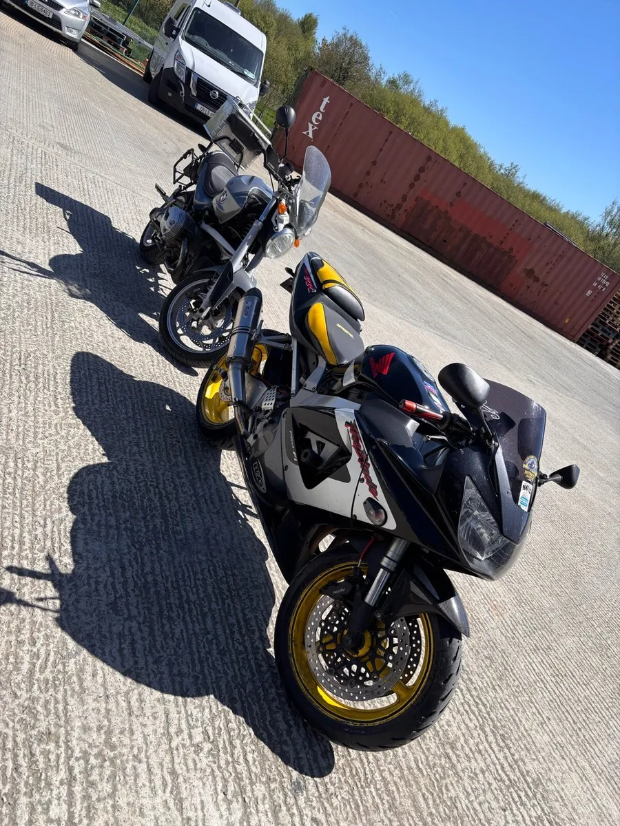 2 bikes cbr fireblade 929 & BMW R1200R adventure - Image 2