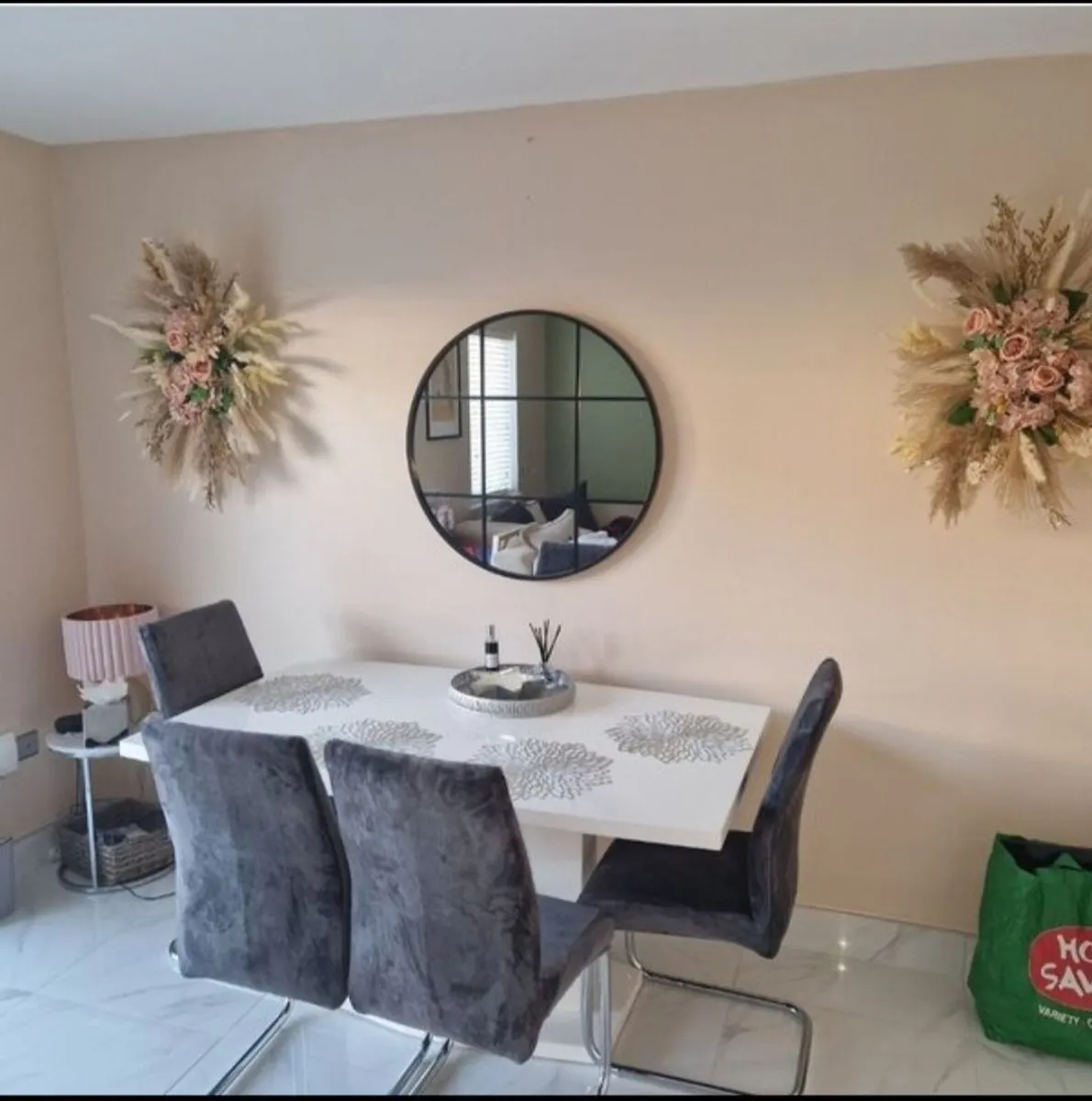 White gloss dining table - Image 1