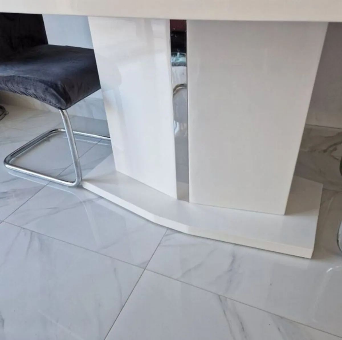 White gloss dining table - Image 2