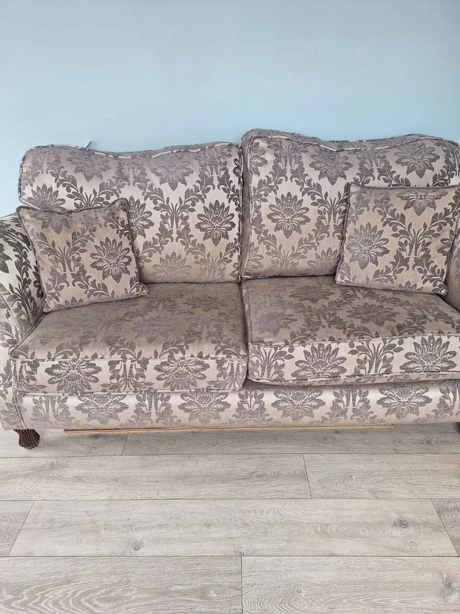 SUITE OF FURNATURE - Image 3