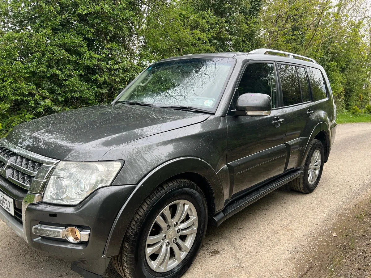 2015Mitsubishi Pajero - Image 3