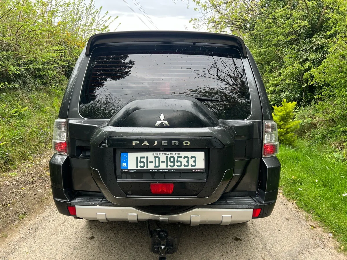 2015Mitsubishi Pajero - Image 4