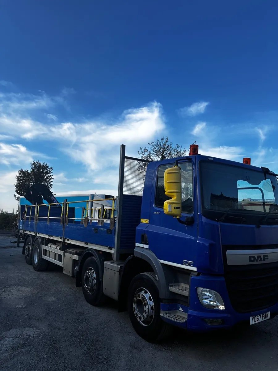 2017 8x2 rear lift steer Daf crane - Image 1