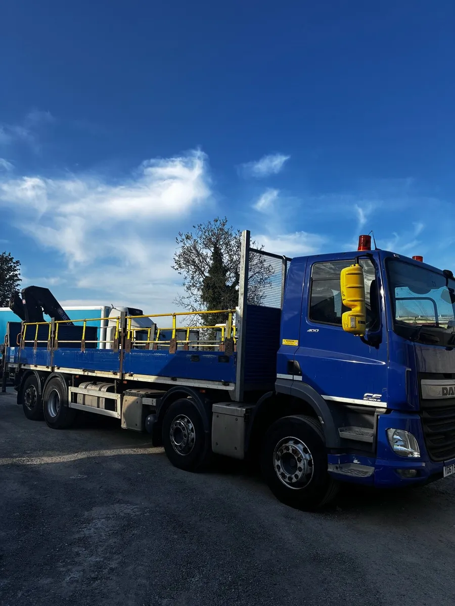 2017 8x2 rear lift steer Daf crane - Image 4