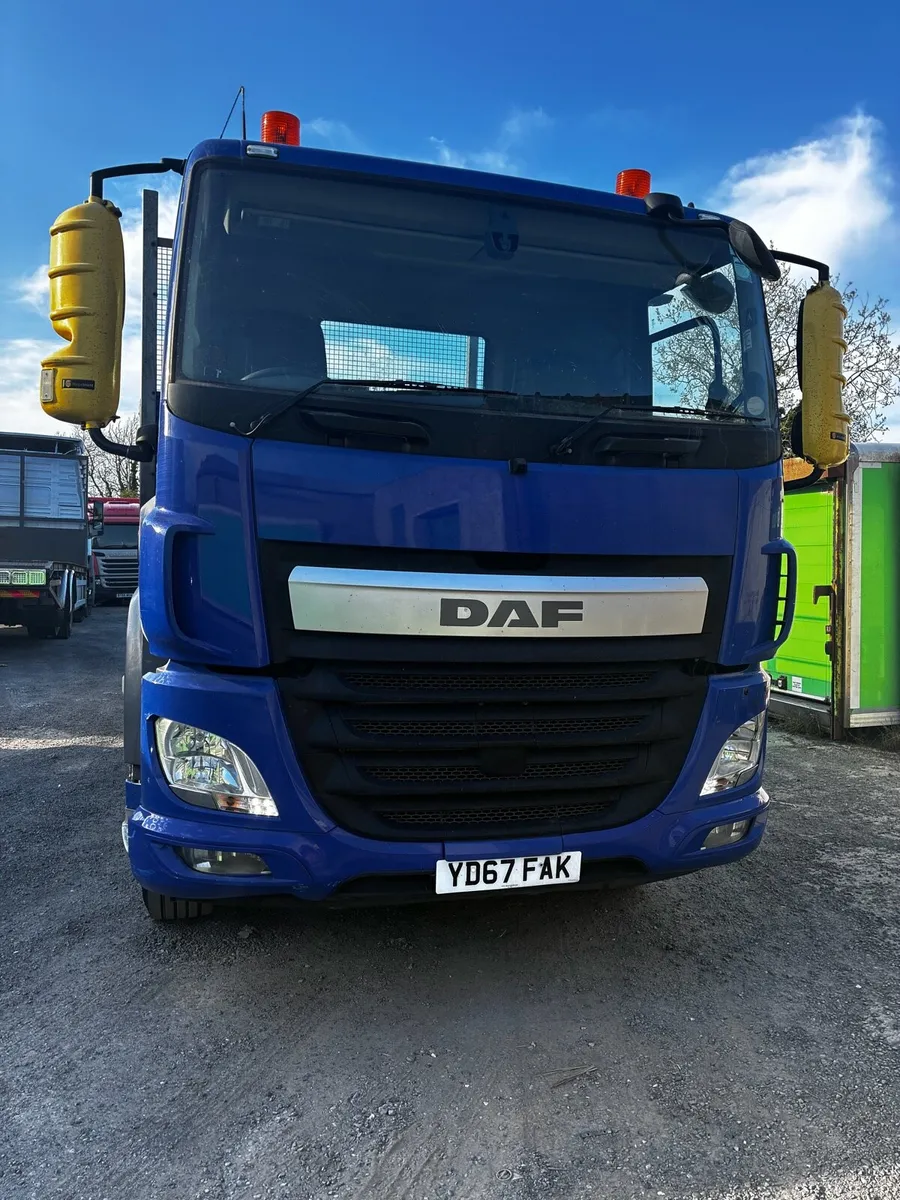 2017 8x2 rear lift steer Daf crane - Image 2
