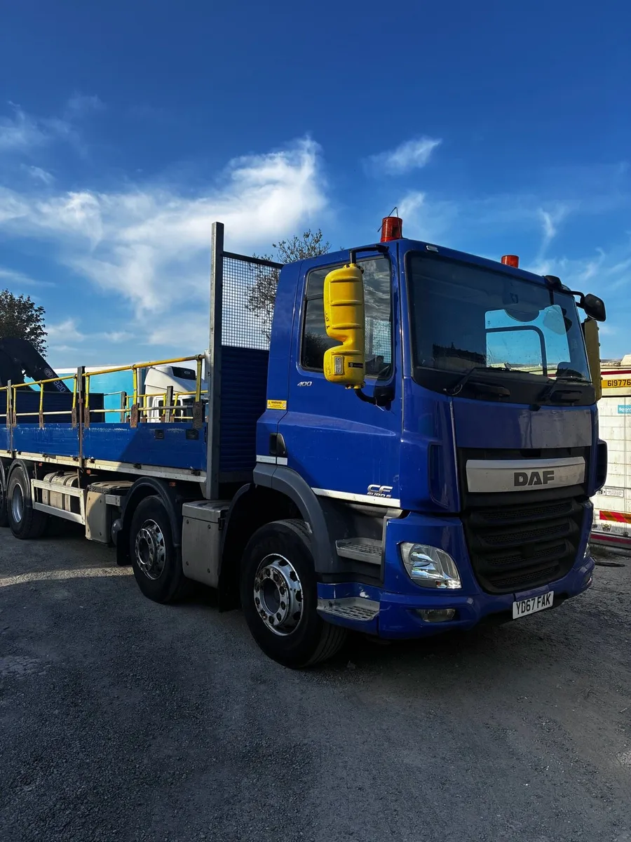 2017 8x2 rear lift steer Daf crane - Image 3
