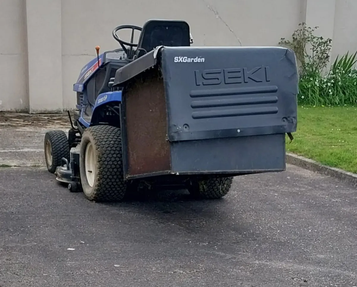 Tractor Lawnmower - Image 2