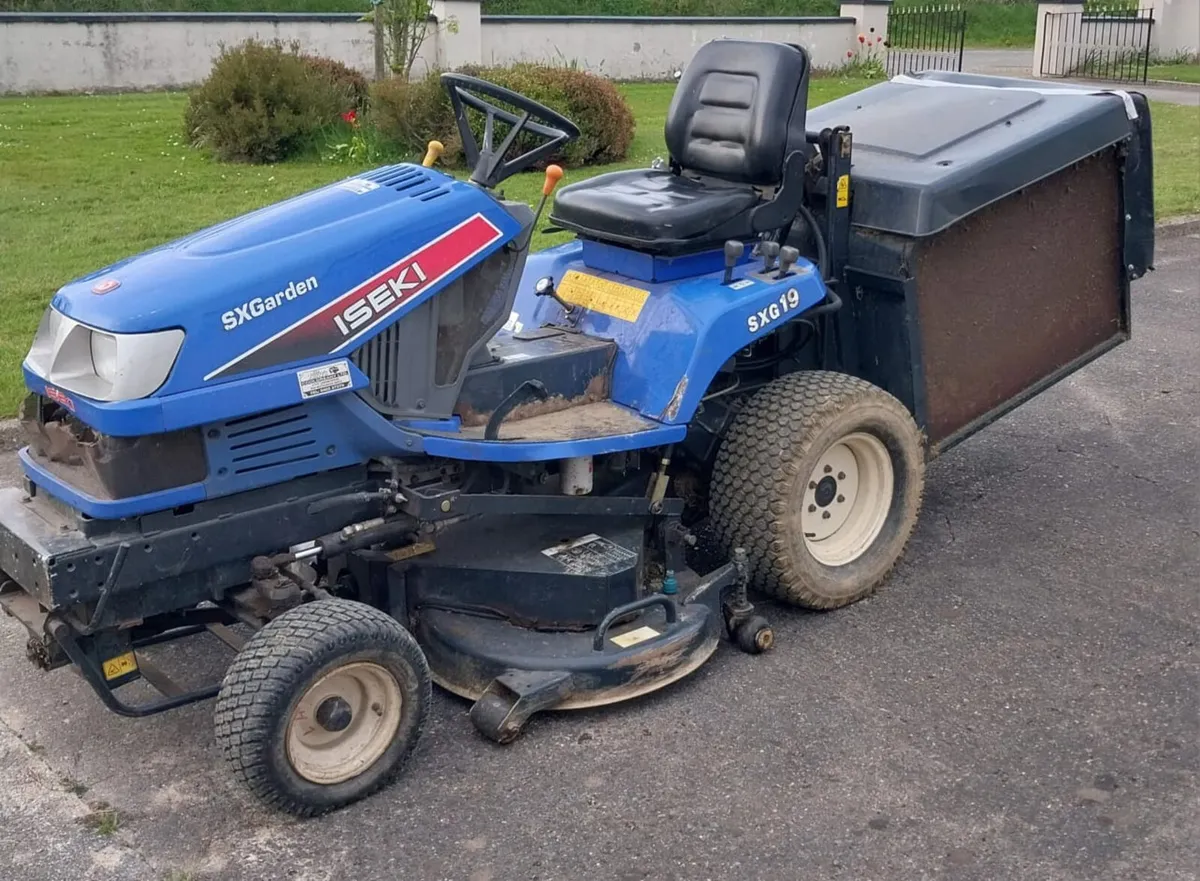 Tractor Lawnmower - Image 3