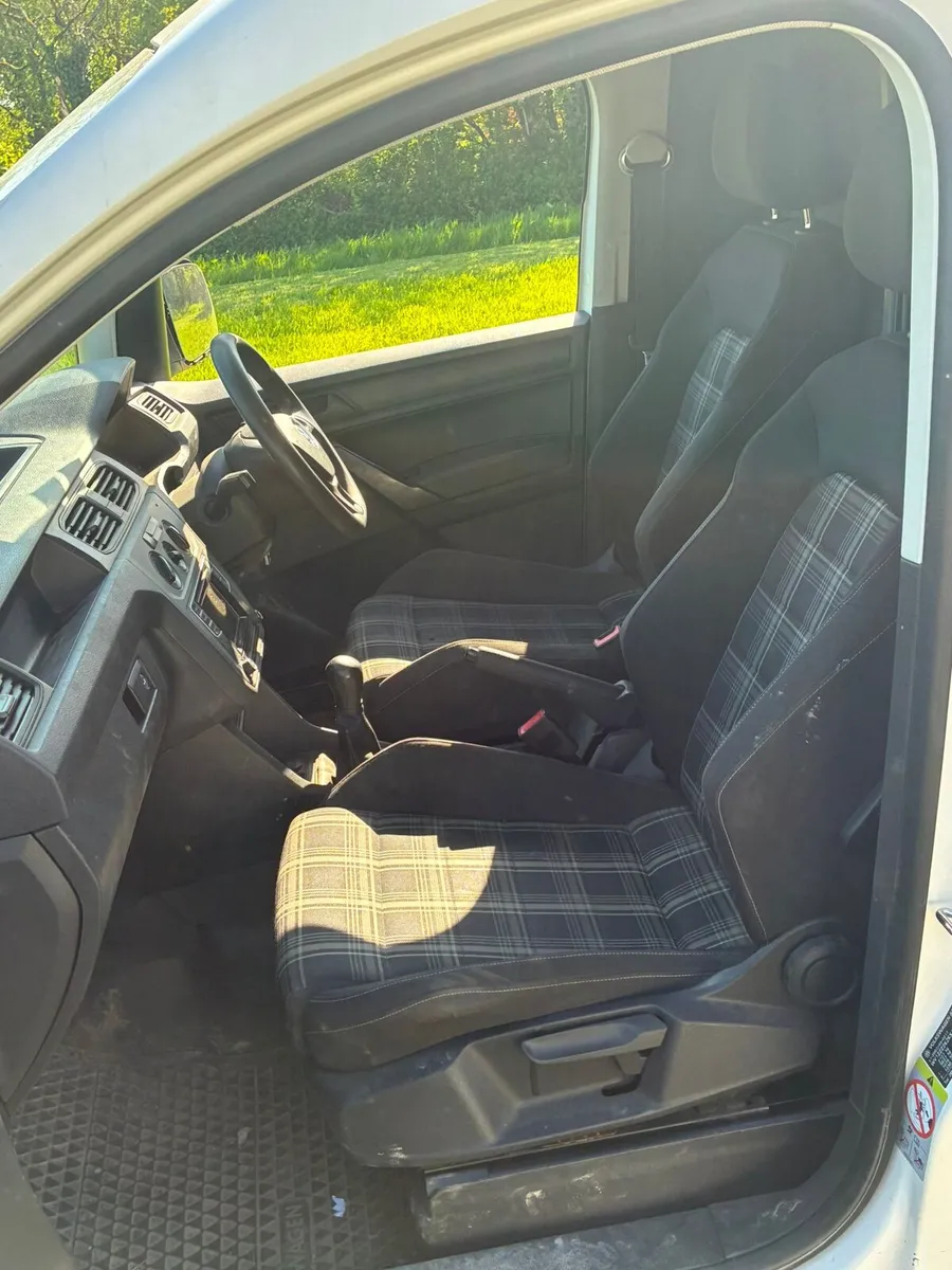 Caddy van - Image 3