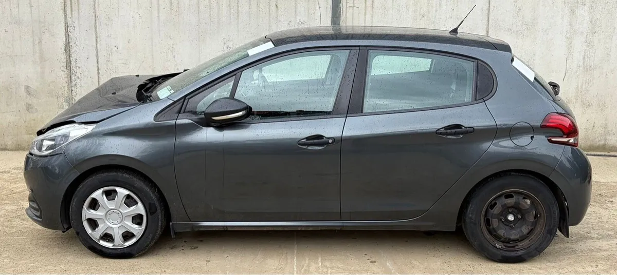2017 Peugeot 208 parts - Image 3