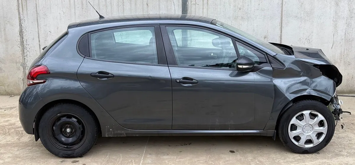 2017 Peugeot 208 parts - Image 4