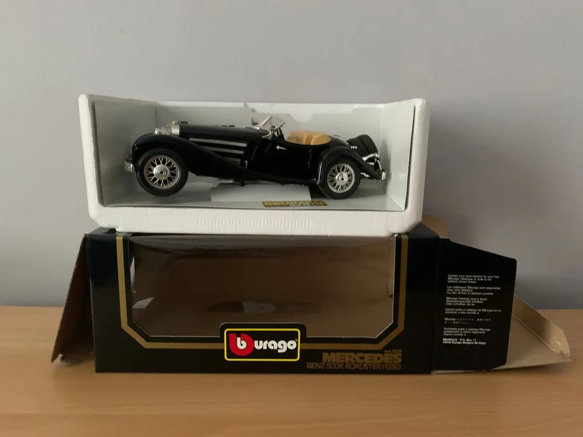 1936 Mercedes Benz Roadster 1/18 Burago Model Car - Image 3