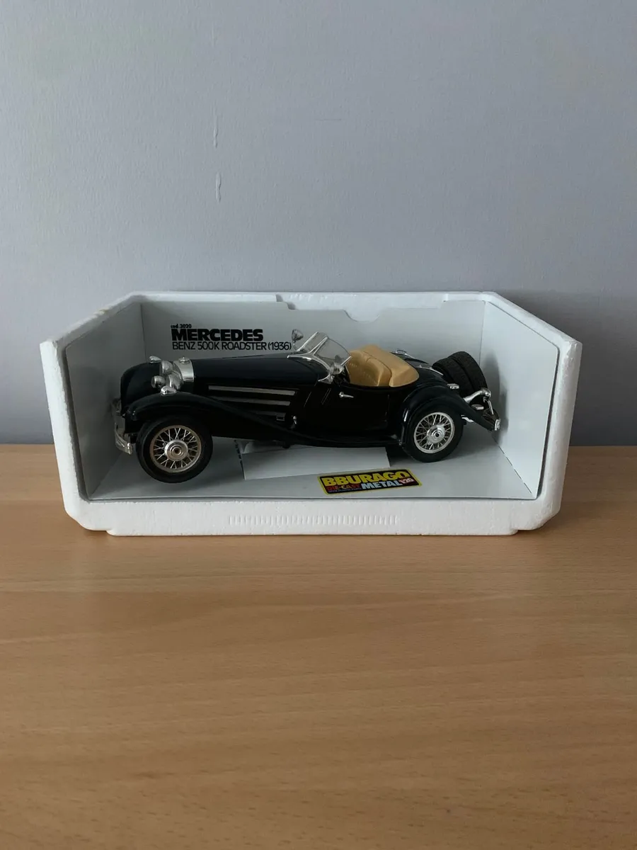 1936 Mercedes Benz Roadster 1/18 Burago Model Car - Image 4