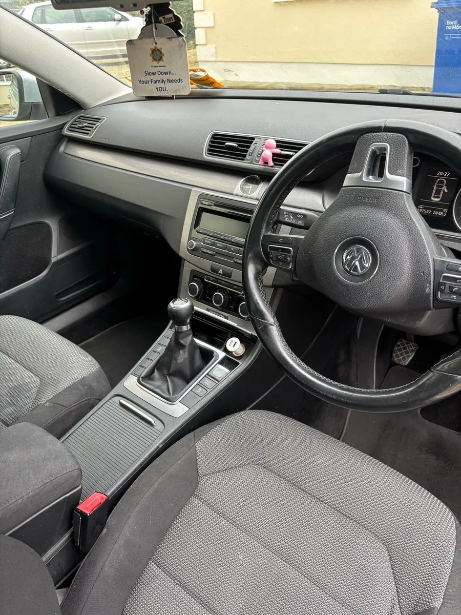 Volkswagen Passat - Image 4
