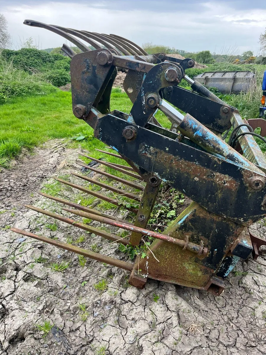 Dung fork / log grab - Image 1