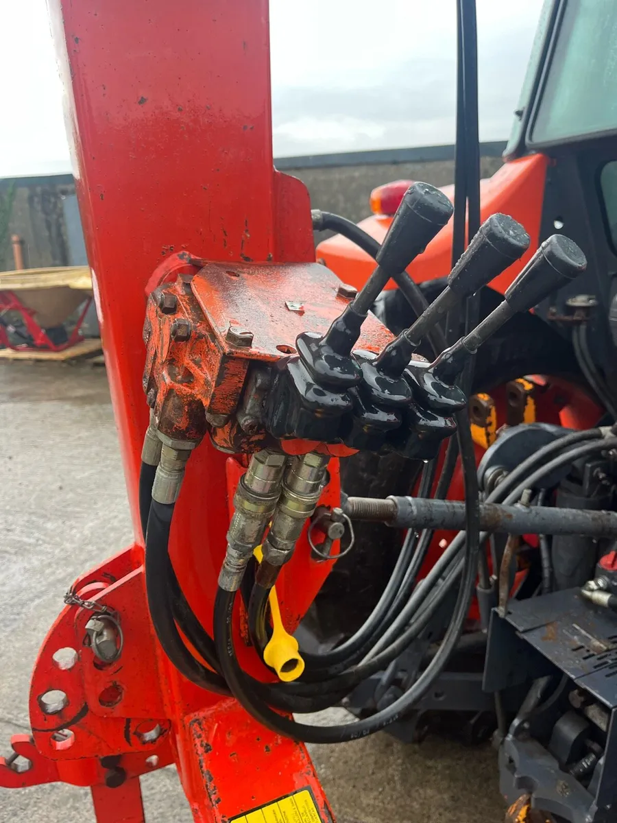 Kuhn Fertilizer Hoist - Image 4