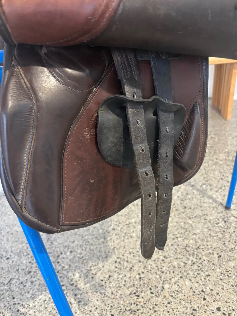 16 inch Berney jumping saddle - Image 4