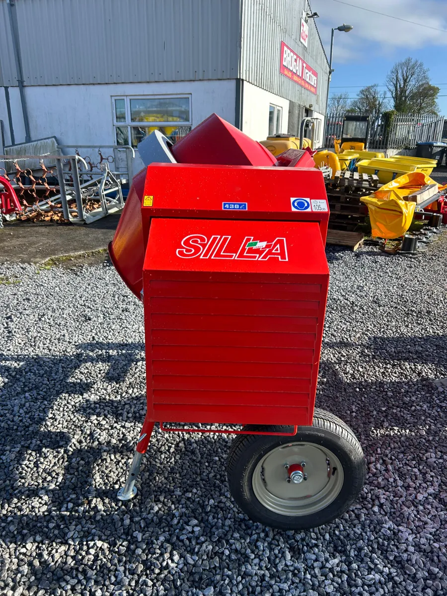 New Silla Tow Behind Cement Mixer - Image 4