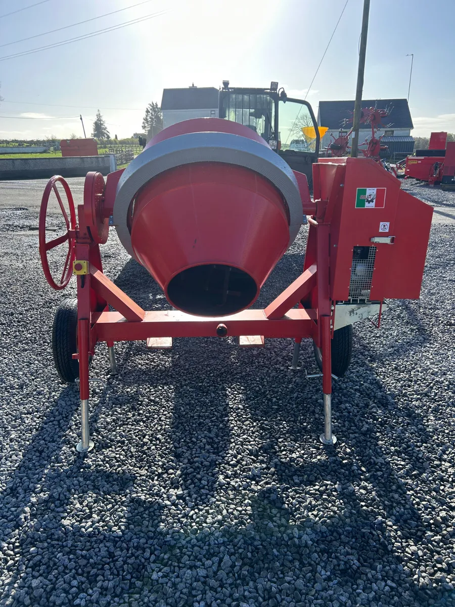 New Silla Tow Behind Cement Mixer - Image 3