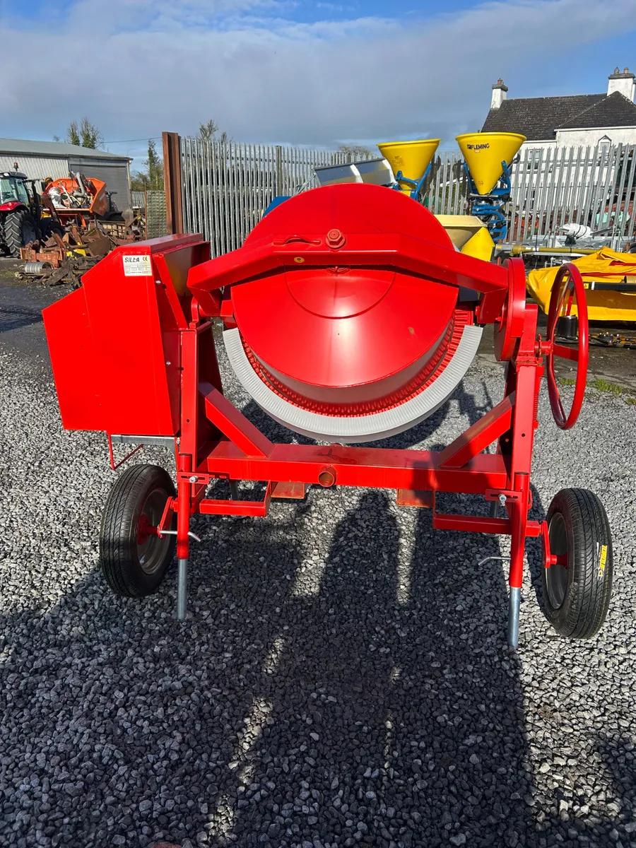 New Silla Tow Behind Cement Mixer - Image 1