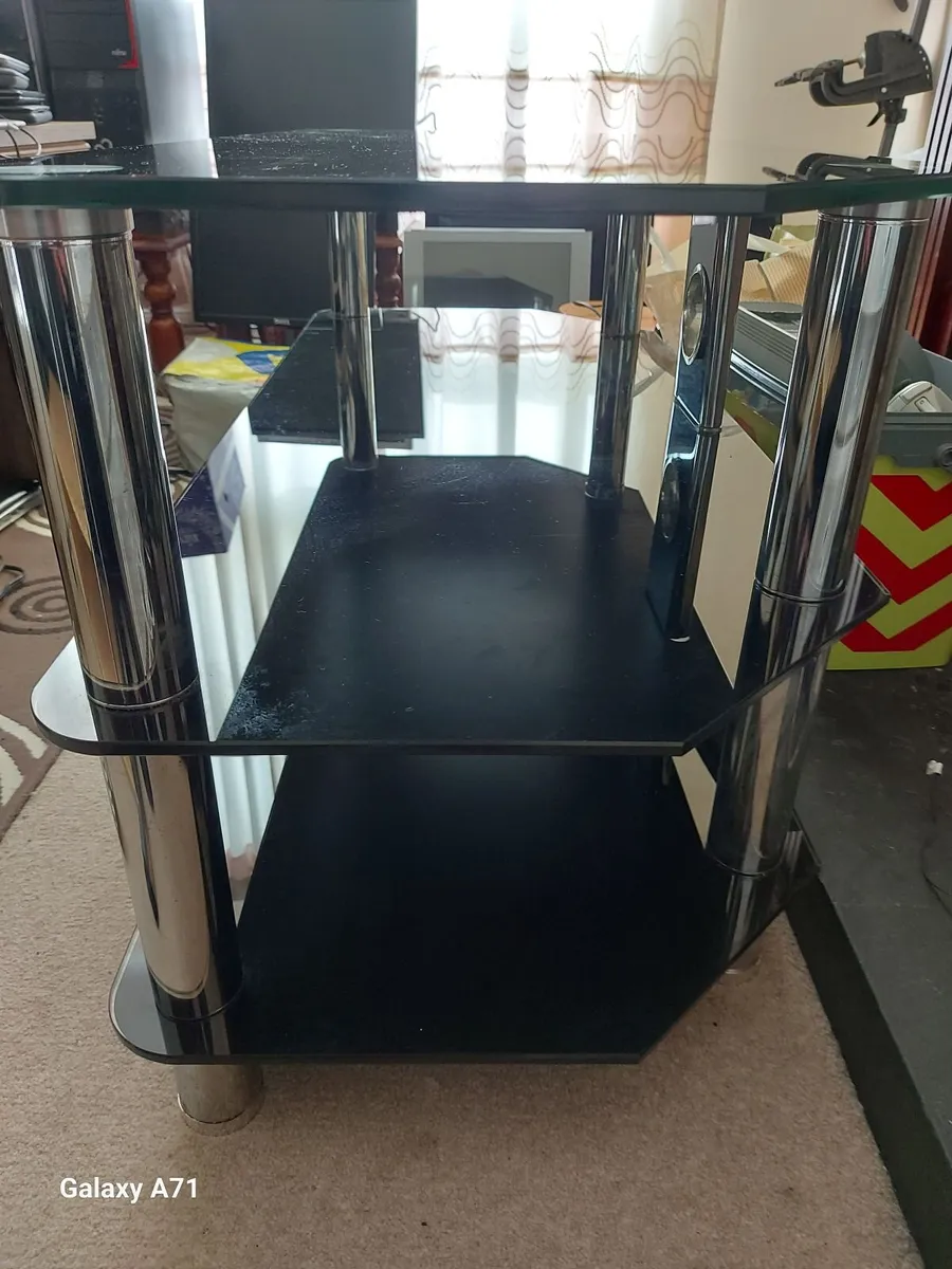 Tempered Glass TV Table, in Excellent/New Conditio - Image 3