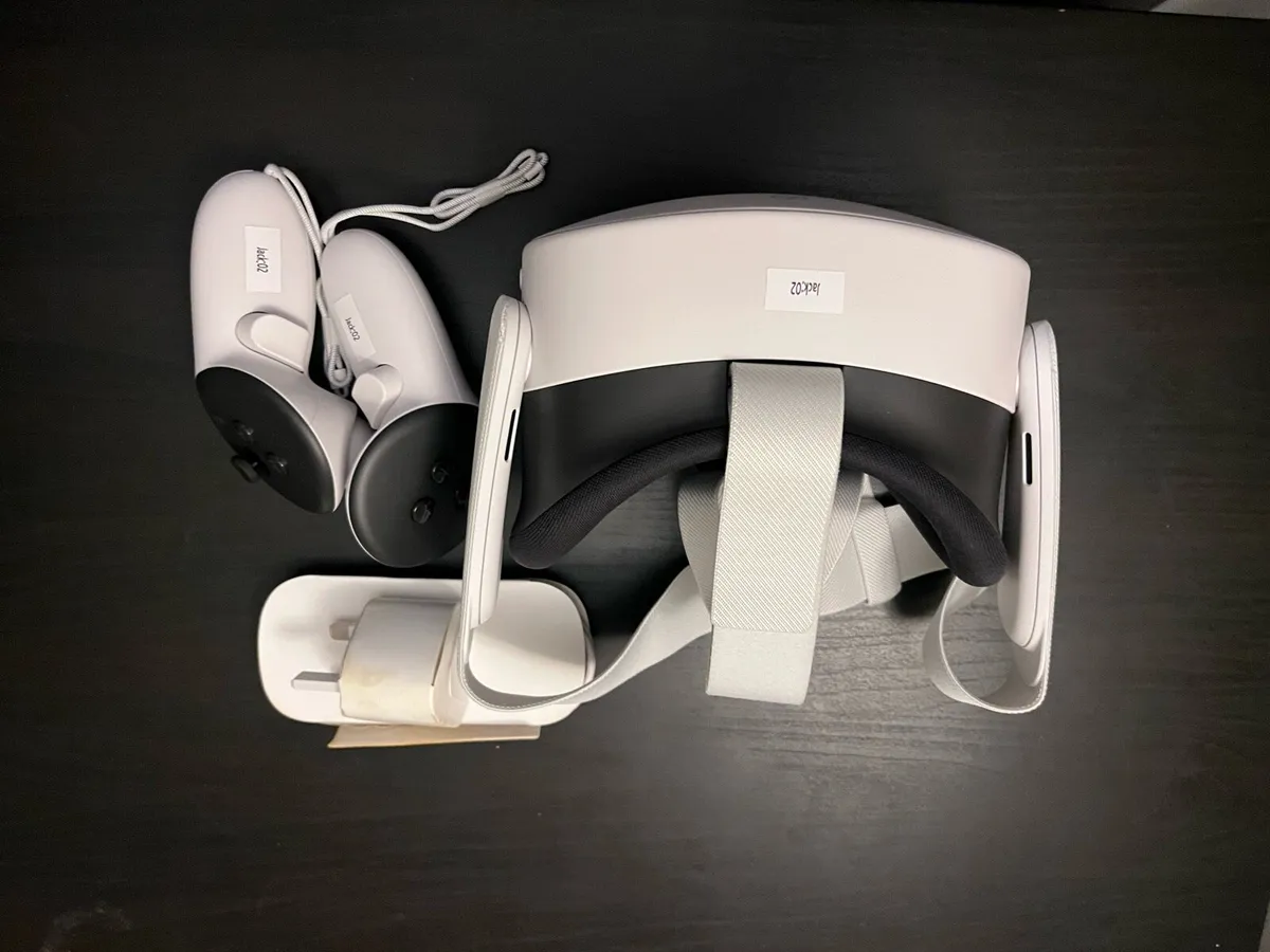 Meta Quest 3s VR Headset 128GB - Practically New - Image 3