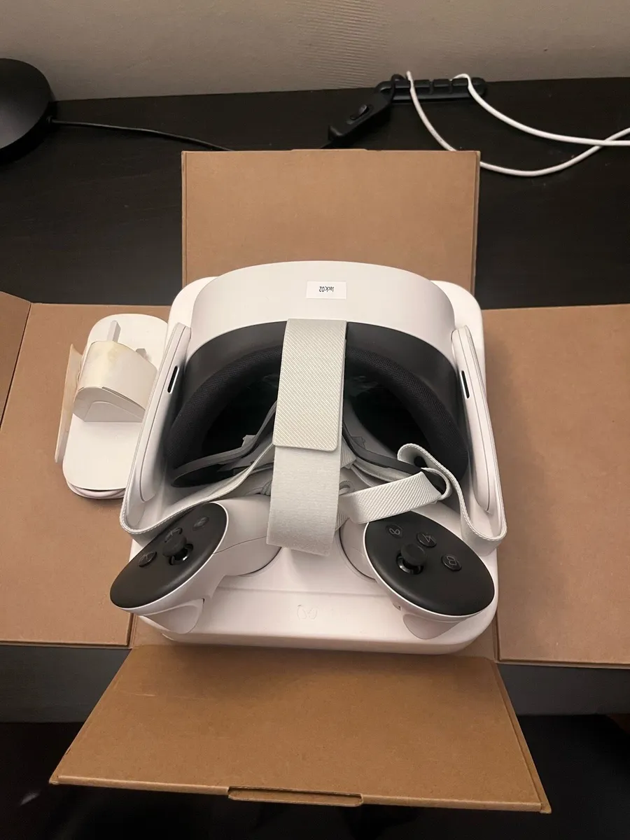 Meta Quest 3s VR Headset 128GB - Practically New - Image 2