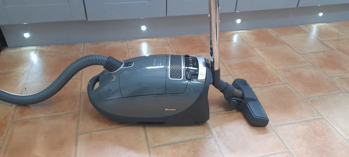 Miele vacuum/hoover cleaner - Image 1