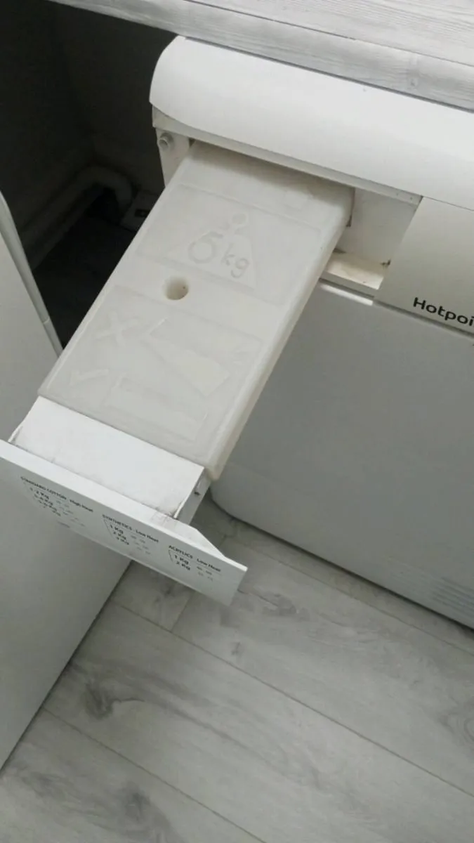 Hotpoint Condenser Dryer - Image 3