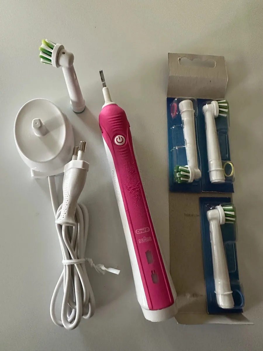 Oral b pro 2 electric toothbrush - Image 2