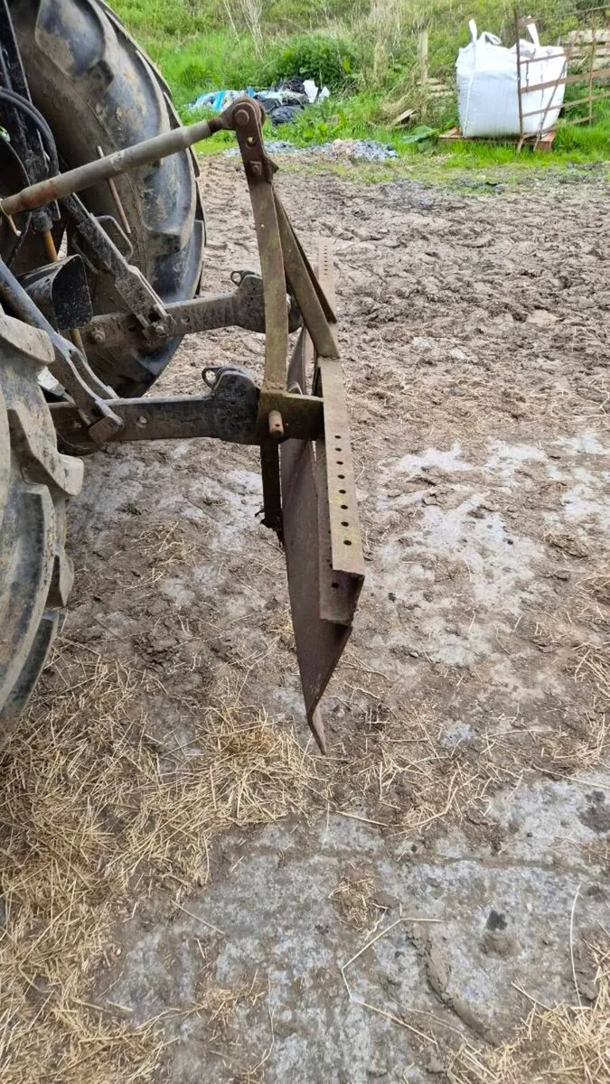 Old land leveller - Image 1