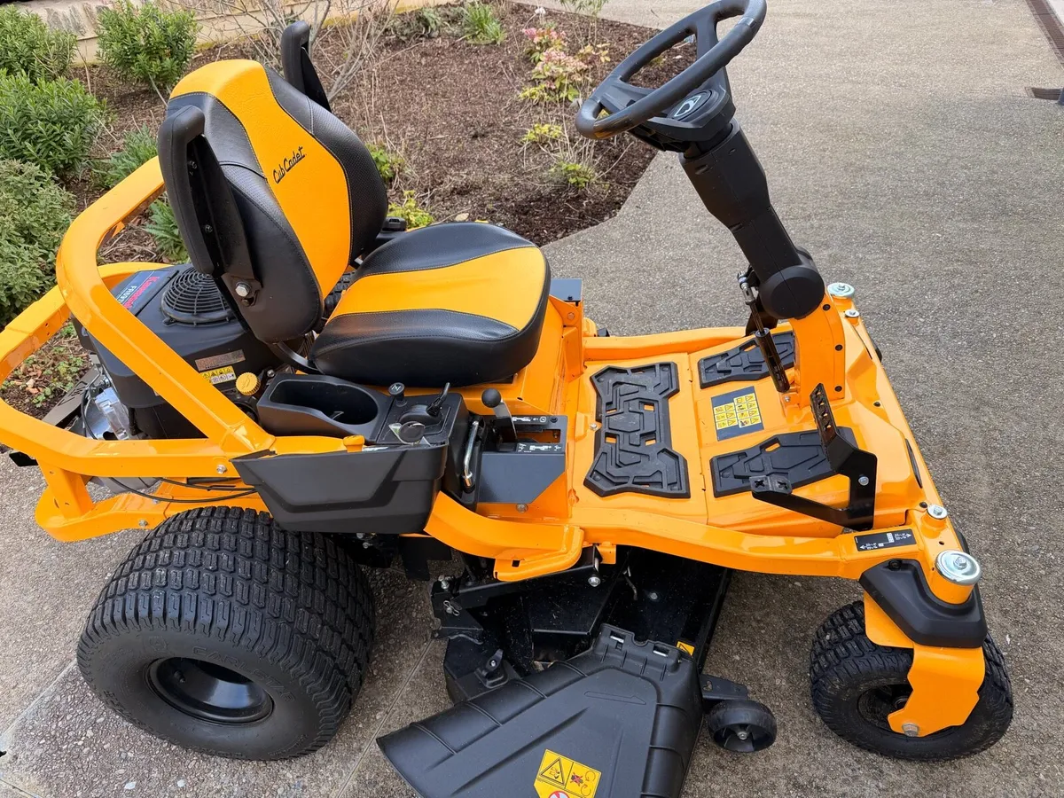 Cub Cadet XZ6 Zero Turn Ride-On Lawnmower - Image 2