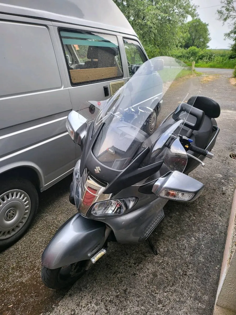 2011 650 Burgman Executive. - Image 1