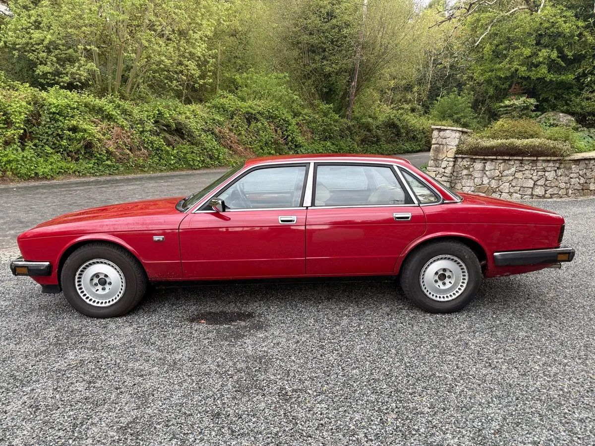 JAGUAR XJ40 - Image 4