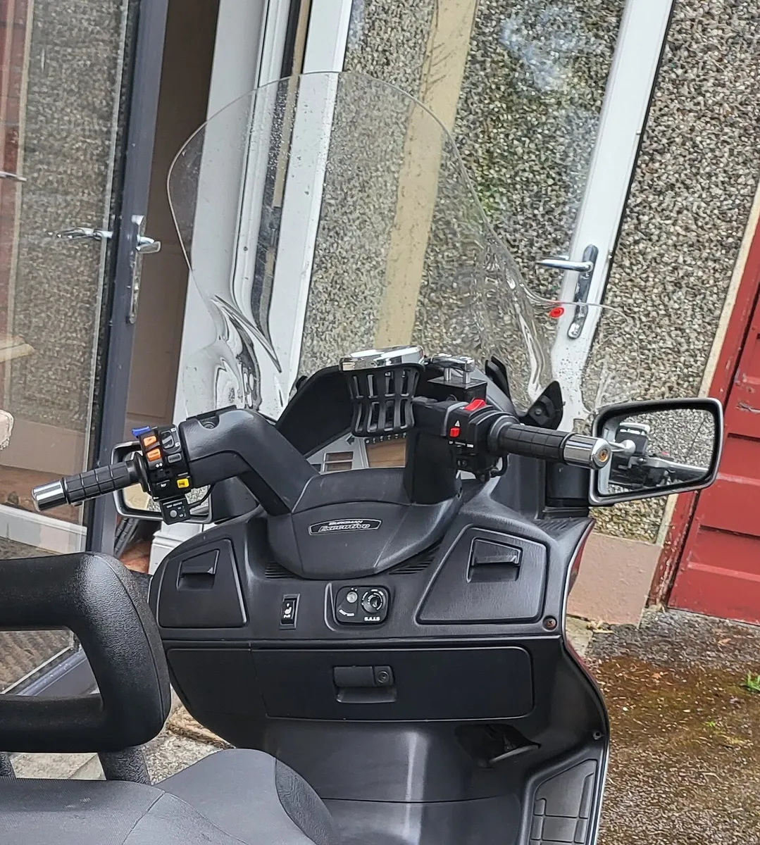 2011 650 Burgman Executive. - Image 3