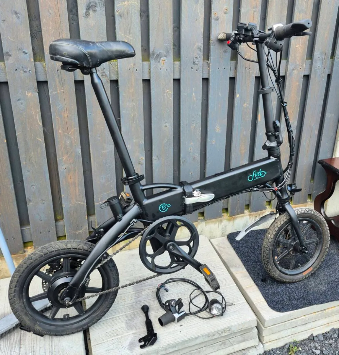 FIIDO D1 MINI FOLDING ELECTRIC BIKE SWITCHES ON PE - Image 4