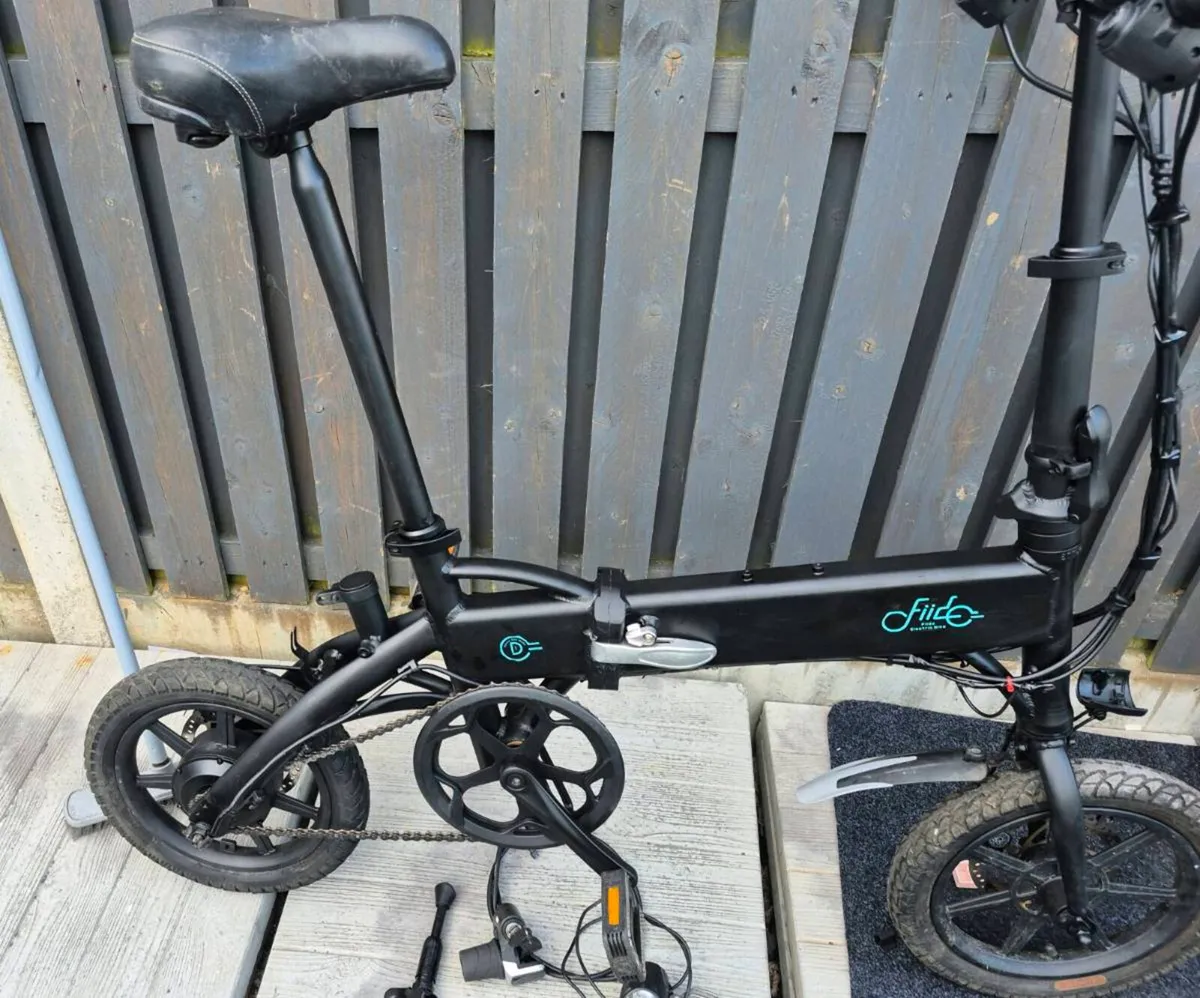 FIIDO D1 MINI FOLDING ELECTRIC BIKE SWITCHES ON PE - Image 1