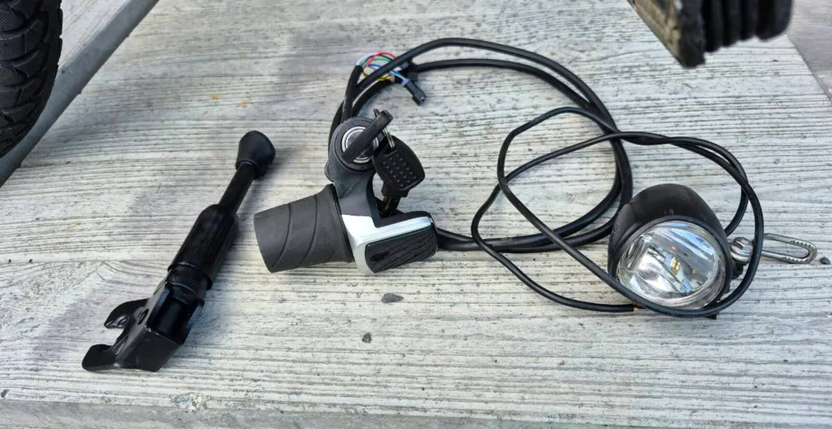 FIIDO D1 MINI FOLDING ELECTRIC BIKE SWITCHES ON PE - Image 2