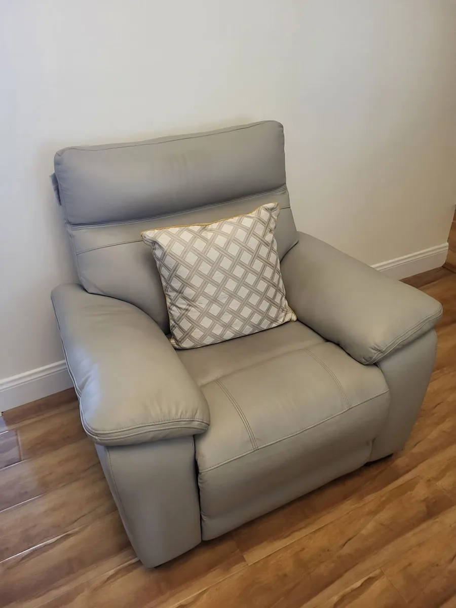 3 piece leather sofa - Image 3