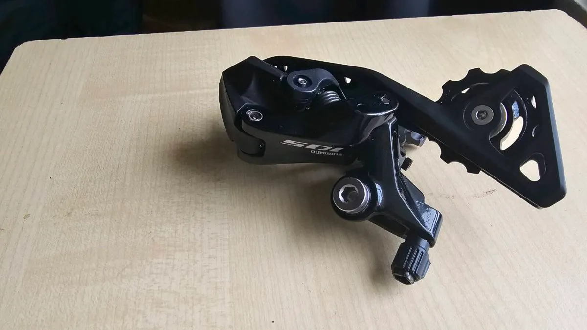 Shimano 105 derailleur and cassette - Image 1