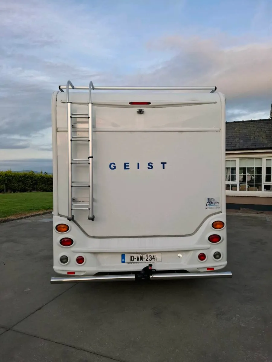 2010 Geist Motorhome **10600 mls like new** - Image 2