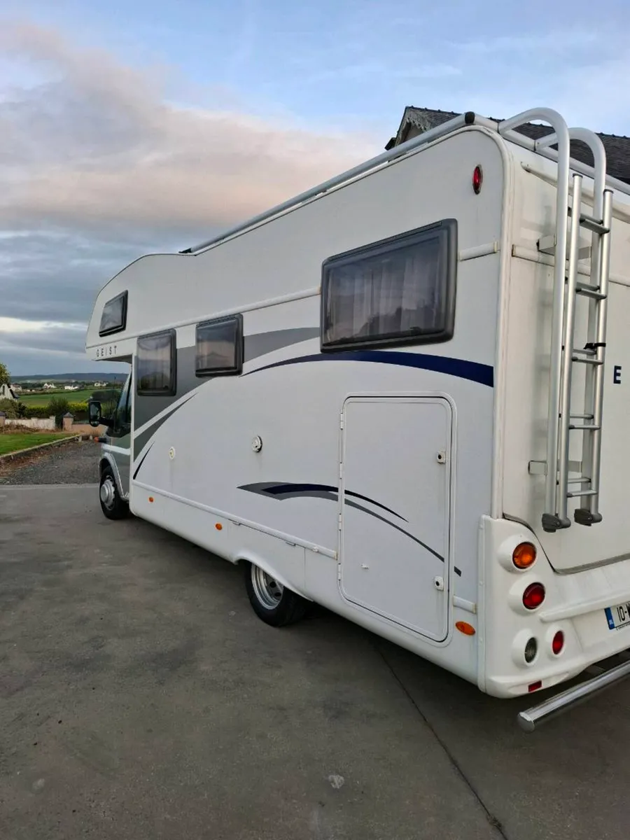 2010 Geist Motorhome **10600 mls like new** - Image 3