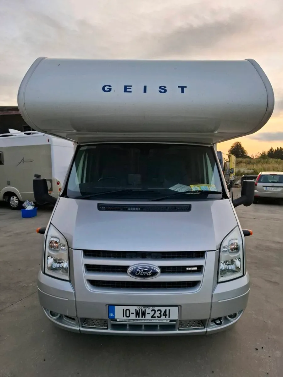 2010 Geist Motorhome **10600 mls like new** - Image 4